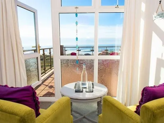 Tek Büyük Yataklı Oda, Banyolu/Duşlu (with beach facing balcony)