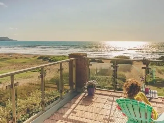 Tek Büyük Yataklı Oda, Banyolu/Duşlu (with beach facing balcony)