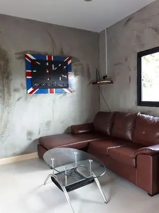 2 Bedrooms Bungalow