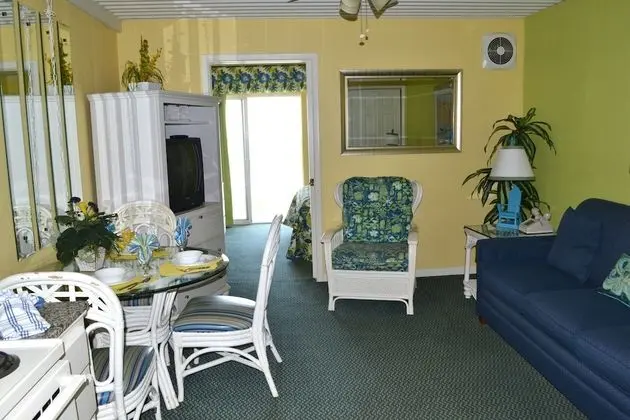 1 bedroom 1 bathroom condo