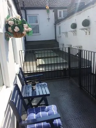 Tek Büyük Yataklı Oda, Balkon
