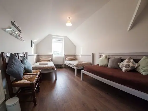 Üç Kişilik Oda, Avlu Manzaralı (Private Room 6)