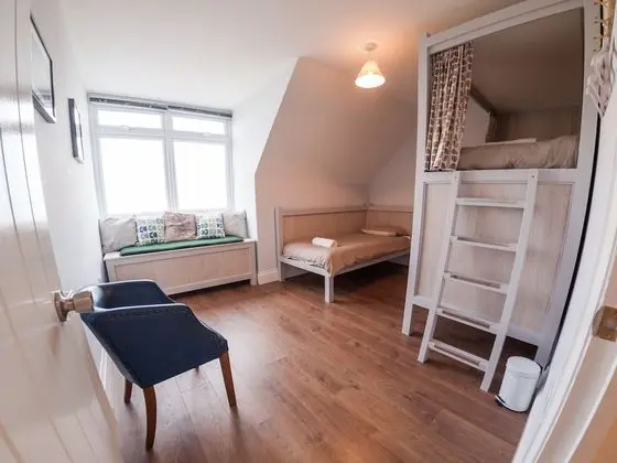 Üç Kişilik Oda, Plaj Manzaralı (Private Room 5)