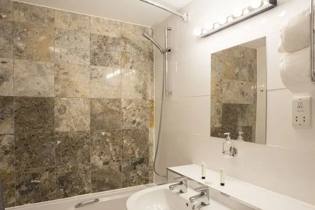 Luxury Tek Büyük veya İki Ayrı Yataklı Oda