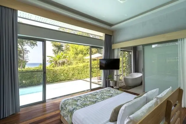 The Tropical Hill Pool Villa