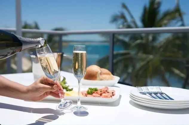 Süit, 1 Yatak Odası, Sigara İçilmez, Küçük Mutfak (One Bedroom Beachfront Spa Penthouse)