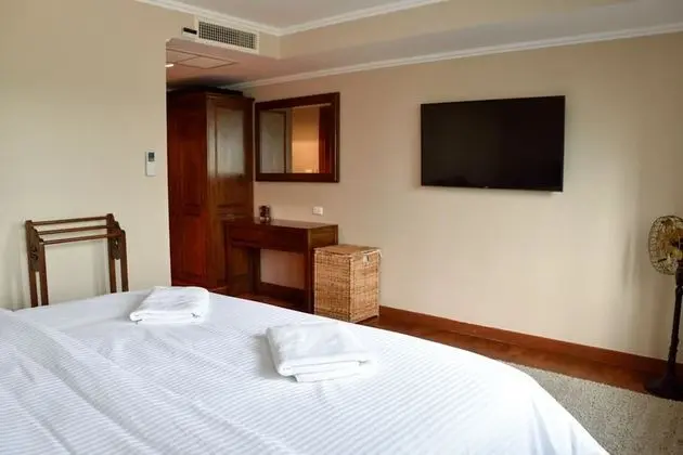 2-Bedroom Condo with Sea View