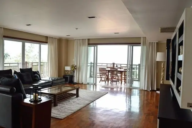 2-Bedroom Condo with Sea View
