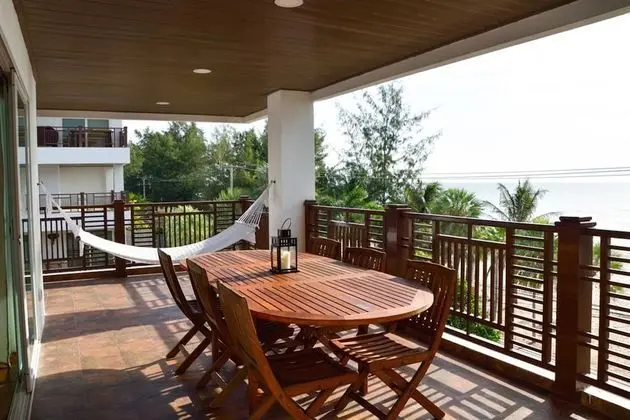 2-Bedroom Condo with Sea View