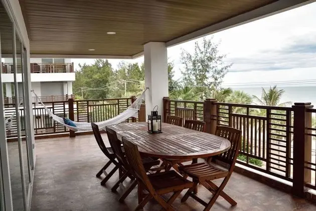 2-Bedroom Condo with Sea View