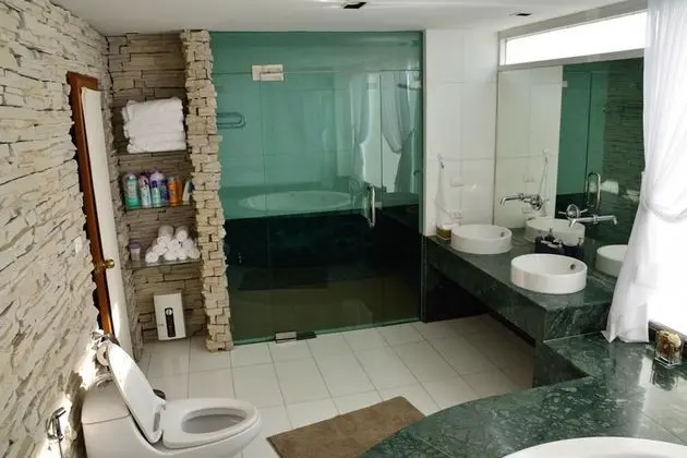 2-Bedroom Condo with Sea View