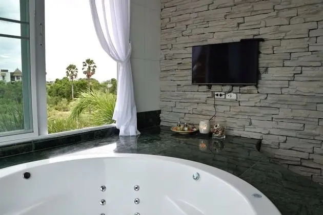 2-Bedroom Condo with Sea View