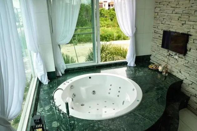 2-Bedroom Condo with Sea View