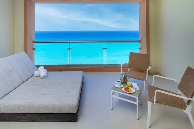 Superior Honeymoon Suite Ocean View - King Size Bed