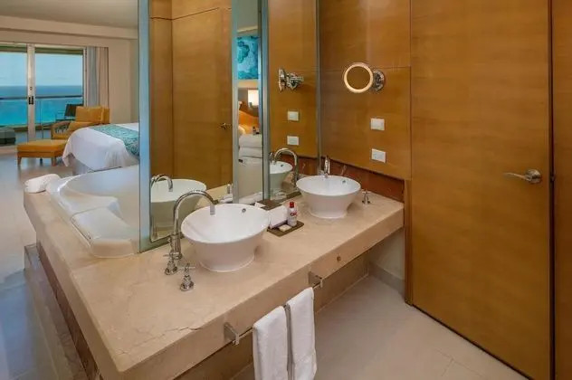 Superior Honeymoon Suite Ocean View - King Size Bed