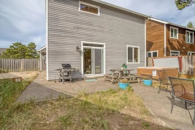 Ev, Birden Çok Yatak (Beach Pine House)