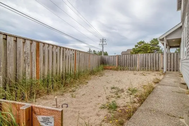 Ev, Birden Çok Yatak (Beach Pine House)