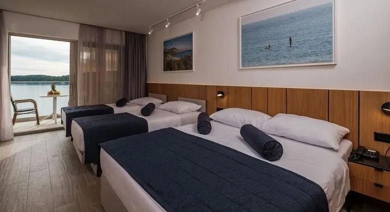 Deluxe Dört Kişilik Oda