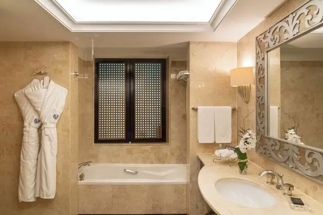 Oda, 1 En Büyük (King) Boy Yatak, Balkon, Deniz Manzaralı (Spacious)