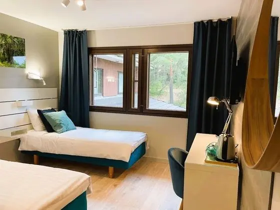 Tek Büyük veya İki Ayrı Yataklı Oda, Park Manzaralı