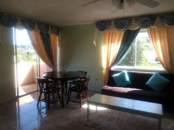 1 bedroom condo with balcony