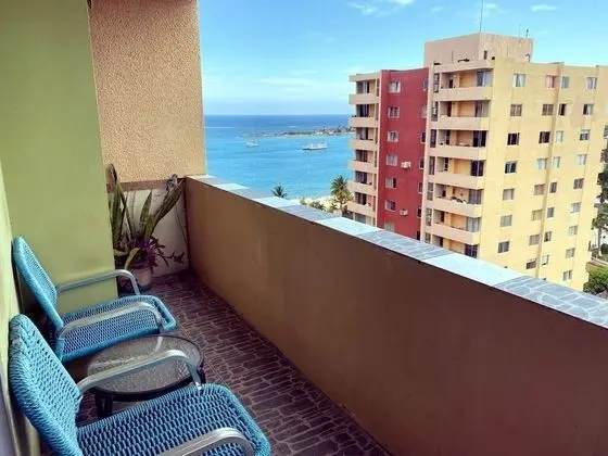 1 bedroom condo with balcony