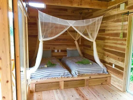 Ev (Private Vacation)