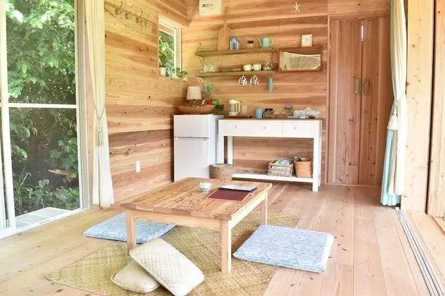Ev (Private Vacation)