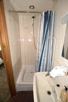 Standard Tek Büyük Yataklı Oda, 1 Çift Kişilik Yatak, Özel Banyo, Bahçe Manzaralı