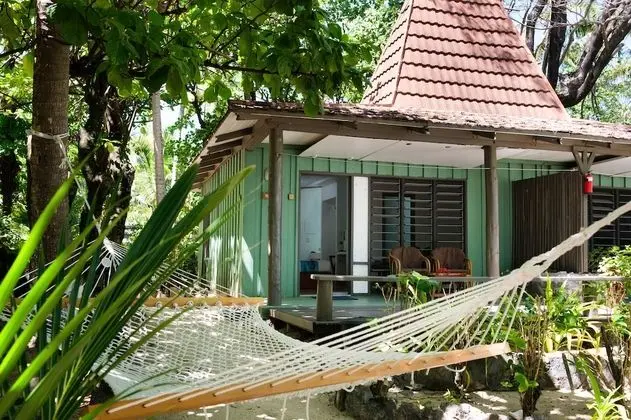 Bungalov, Okyanus Manzaralı (Oceanfront Bure)