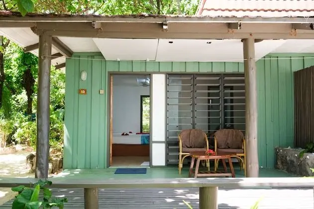 Bungalov, Okyanus Manzaralı (Oceanfront Bure)