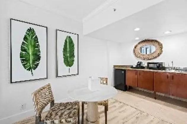 JUNIOR SUITE