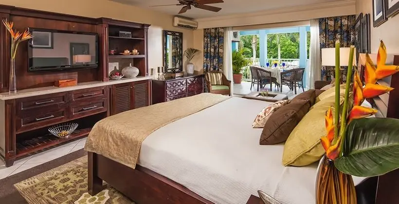 Family Oda, 1 Yatak Odası, Bahçe Manzaralı (Caribbean Deluxe Family Sized Room)