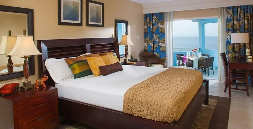Süit, 1 Yatak Odası, Okyanus Manzaralı (Caribbean Concierge Suite)