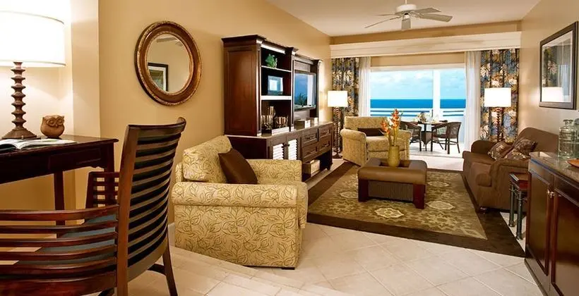 Süit, 1 Yatak Odası, Okyanus Manzaralı (Caribbean Concierge Suite)