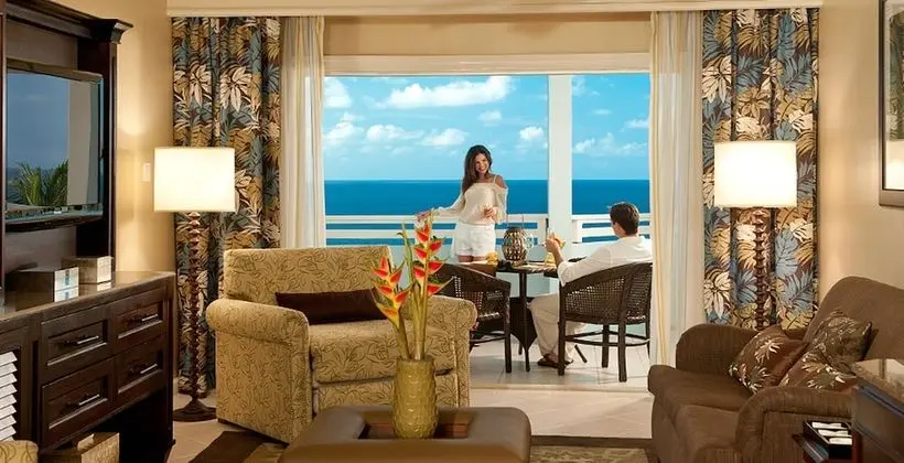 Süit, 1 Yatak Odası, Okyanus Manzaralı (Caribbean Concierge Suite)