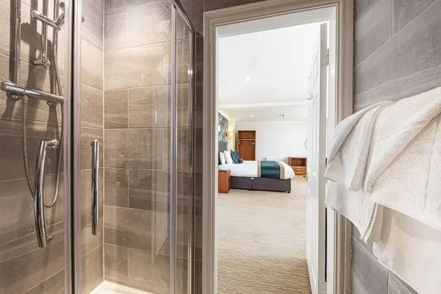 Üç Kişilik Oda