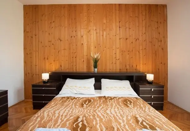 Family Apart Daire, Birden Çok Yatak, 2 Banyolu, Bahçeli (Beachfront Apartment Gaj 6)