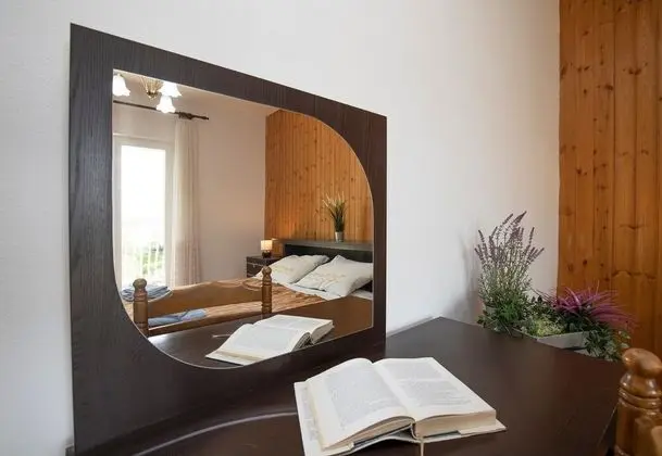 Family Apart Daire, Birden Çok Yatak, 2 Banyolu, Bahçeli (Beachfront Apartment Gaj 6)