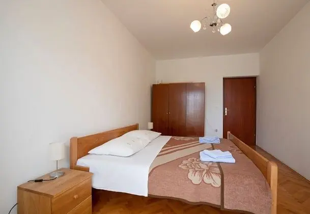 Family Apart Daire, Birden Çok Yatak, 2 Banyolu, Bahçeli (Beachfront Apartment Gaj 6)