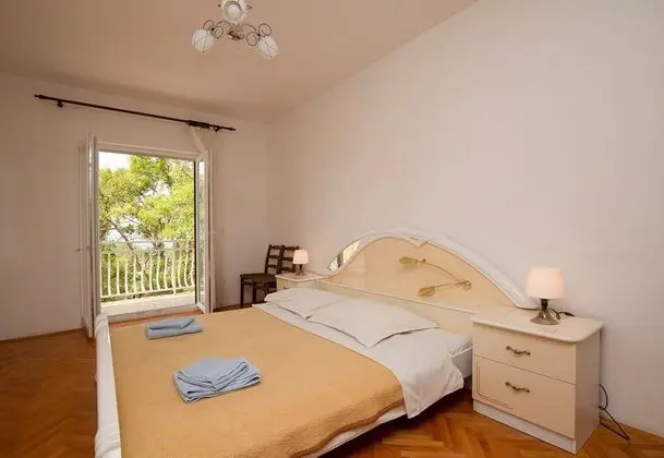 Family Apart Daire, Birden Çok Yatak, 2 Banyolu, Bahçeli (Beachfront Apartment Gaj 6)