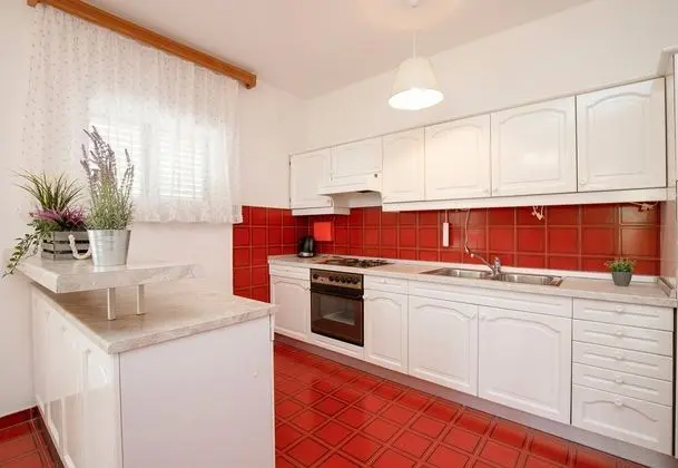 Family Apart Daire, Birden Çok Yatak, 2 Banyolu, Bahçeli (Beachfront Apartment Gaj 6)