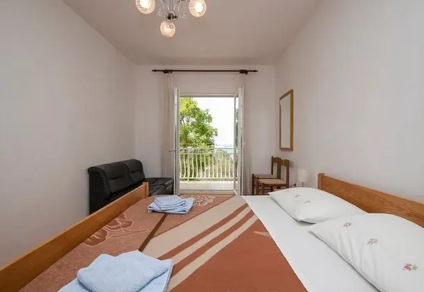 Family Apart Daire, Birden Çok Yatak, 2 Banyolu, Bahçeli (Beachfront Apartment Gaj 6)