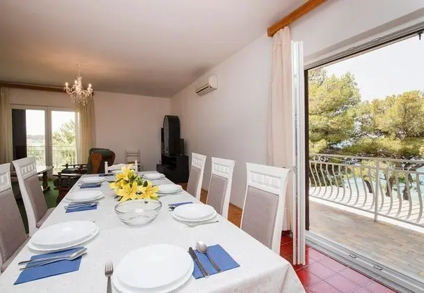 Family Apart Daire, Birden Çok Yatak, 2 Banyolu, Bahçeli (Beachfront Apartment Gaj 6)