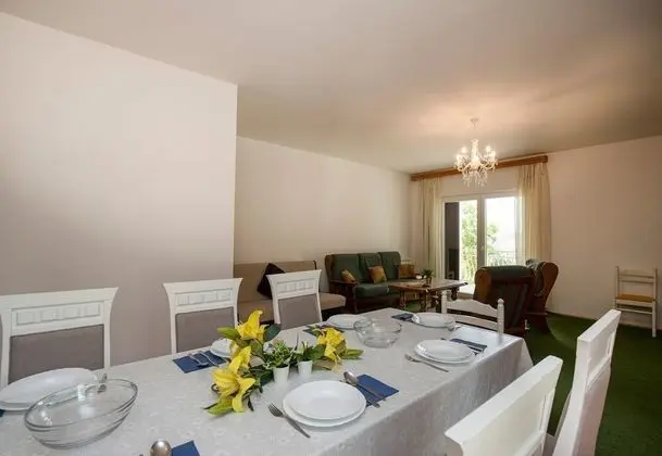 Family Apart Daire, Birden Çok Yatak, 2 Banyolu, Bahçeli (Beachfront Apartment Gaj 6)