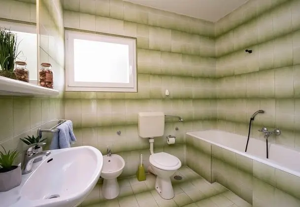 Family Apart Daire, Birden Çok Yatak, 2 Banyolu, Bahçeli (Beachfront Apartment Gaj 6)