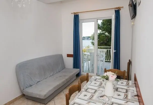 Family Apart Daire, Birden Çok Yatak, Bahçeli (Beachfront Apartment Gaj 7)