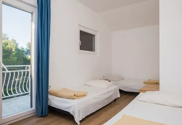 Family Apart Daire, Birden Çok Yatak, Bahçeli (Beachfront Apartment Gaj 7)