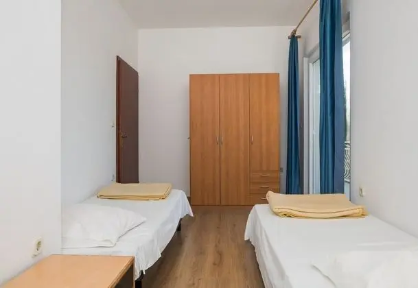 Family Apart Daire, Birden Çok Yatak, Bahçeli (Beachfront Apartment Gaj 7)