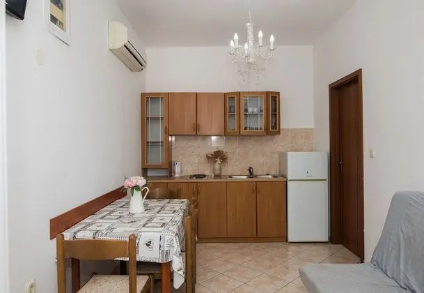 Family Apart Daire, Birden Çok Yatak, Bahçeli (Beachfront Apartment Gaj 7)